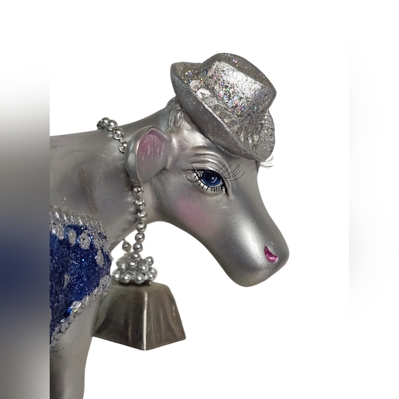 Enesco Treasured Bovines By Sisters Too Showgirl Large Cow Figurine Blue 888125 - Picture 4 of 7